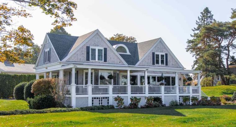 Lakefront 3-Bedroom Vacation House